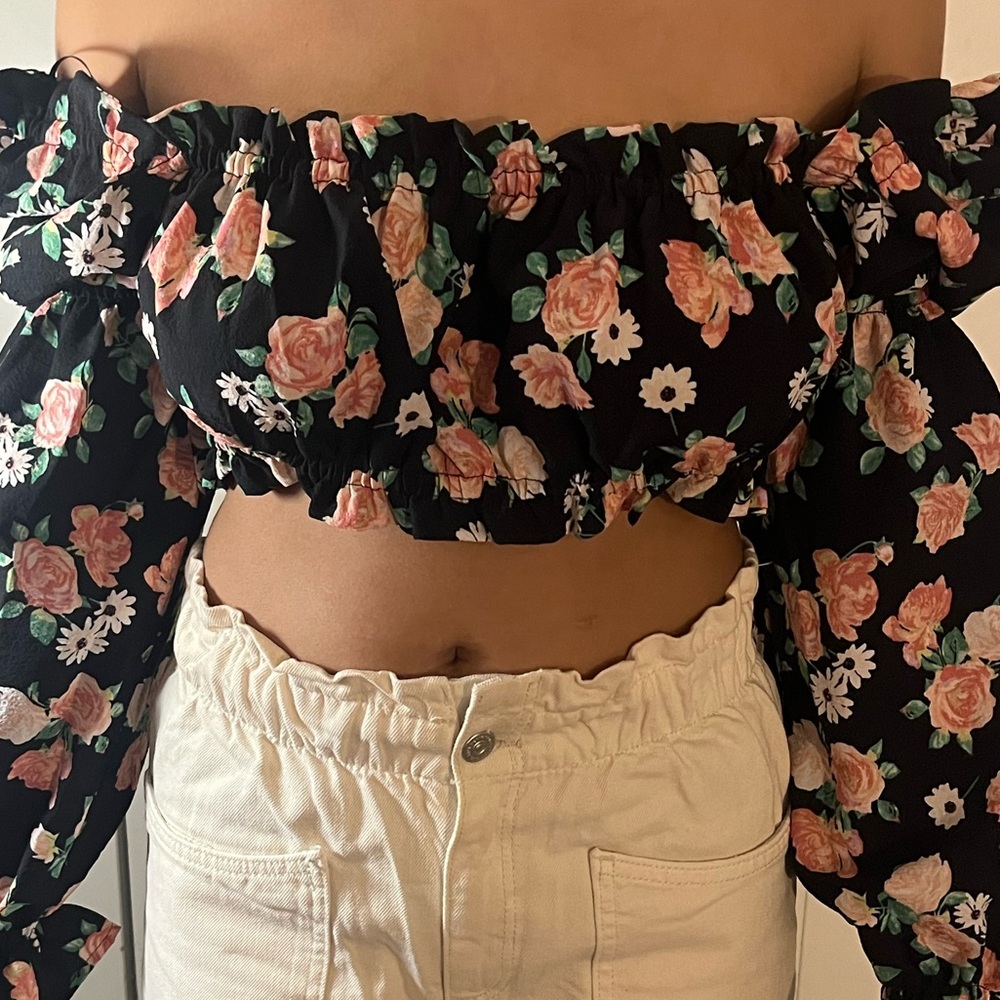 Black floral crop top
